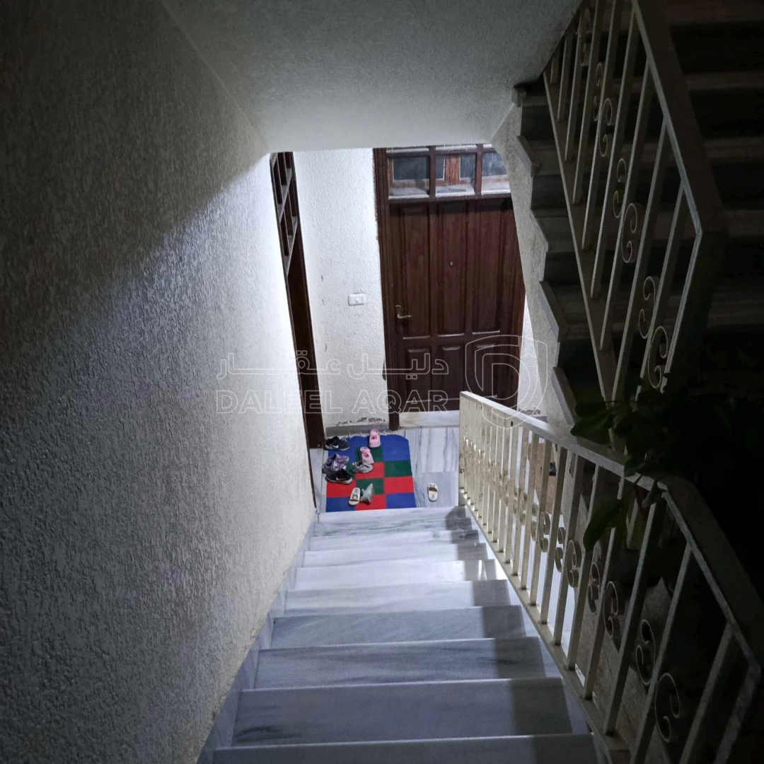 فيلا/منزل في ماركا الجنوبية /نادي السباق/بجوار مدرسة بن زيدون - 125,000 دأ - صورة 1