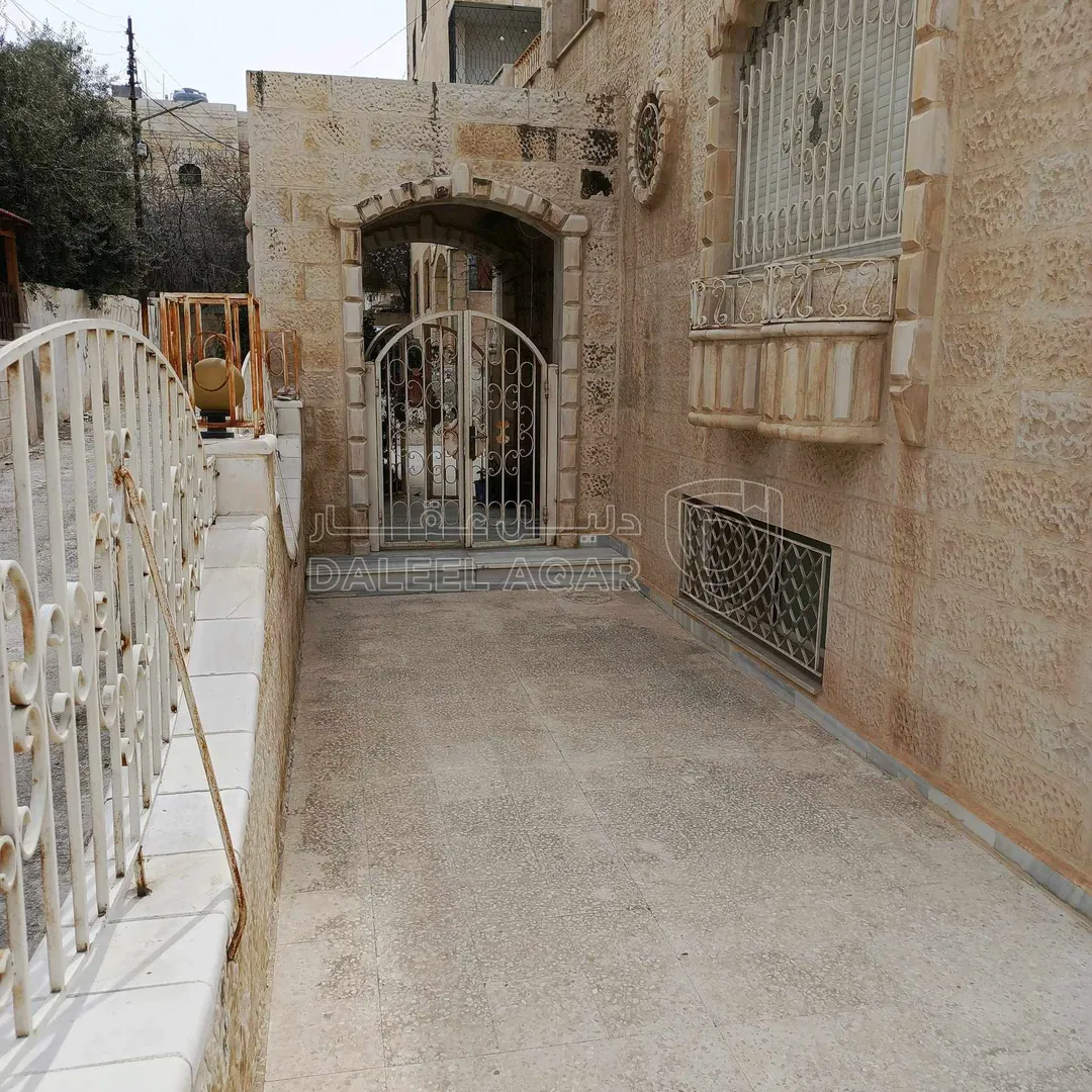 فيلا/منزل في ماركا الجنوبية /نادي السباق/بجوار مدرسة بن زيدون - 125,000 دأ - صورة 1