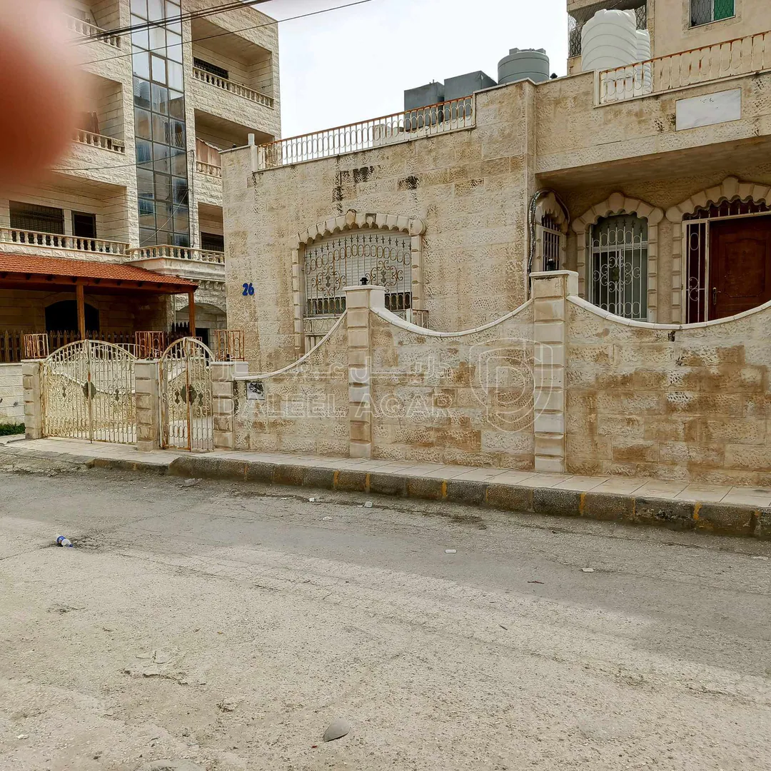 فيلا/منزل في ماركا الجنوبية /نادي السباق/بجوار مدرسة بن زيدون - 125,000 دأ - صورة 1