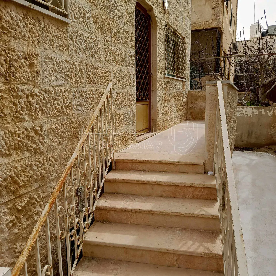 فيلا/منزل في ماركا الجنوبية /نادي السباق/بجوار مدرسة بن زيدون - 125,000 دأ - صورة 1