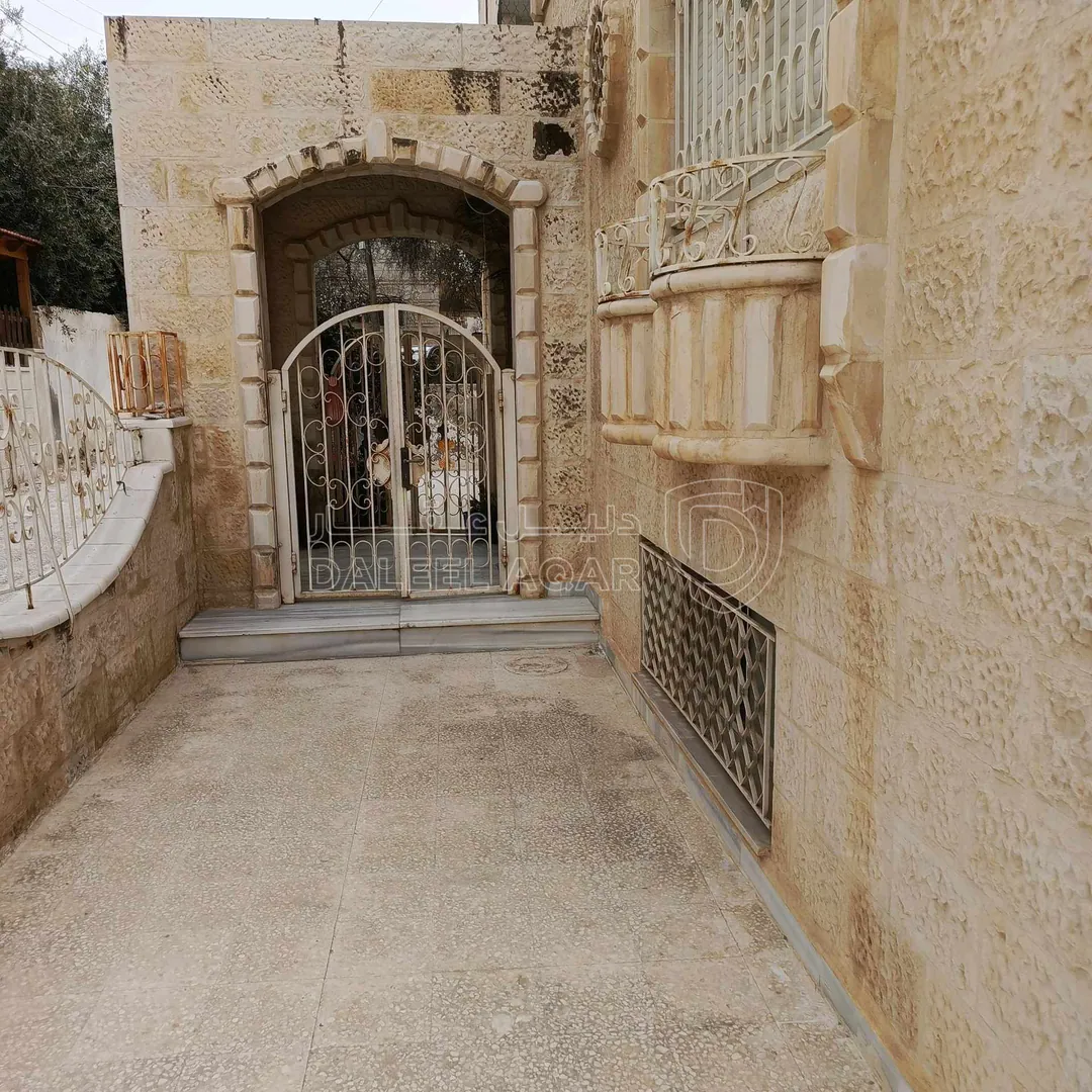 فيلا/منزل في ماركا الجنوبية /نادي السباق/بجوار مدرسة بن زيدون - 125,000 دأ - صورة 1