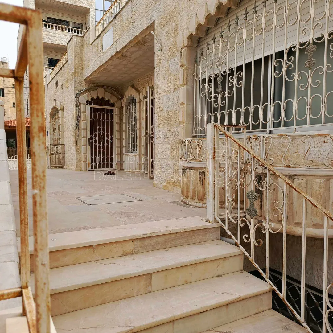 فيلا/منزل في ماركا الجنوبية /نادي السباق/بجوار مدرسة بن زيدون - 125,000 دأ - صورة 1