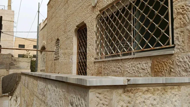 فيلا/منزل - ماركا الجنوبية /نادي السباق/بجوار مدرسة بن زيدون - 105000 دأ