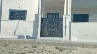 فيلا/منزل - عمان جاوا خلف مدراس الضاحيه التعليمة - 180000 دأ