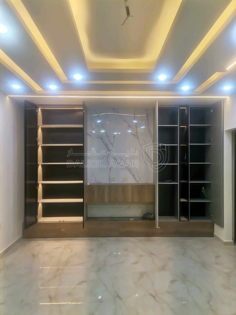 شقة في شارع البتراء مقابل بيت البن البرازيلي  - 95,000 دأ - صورة 1