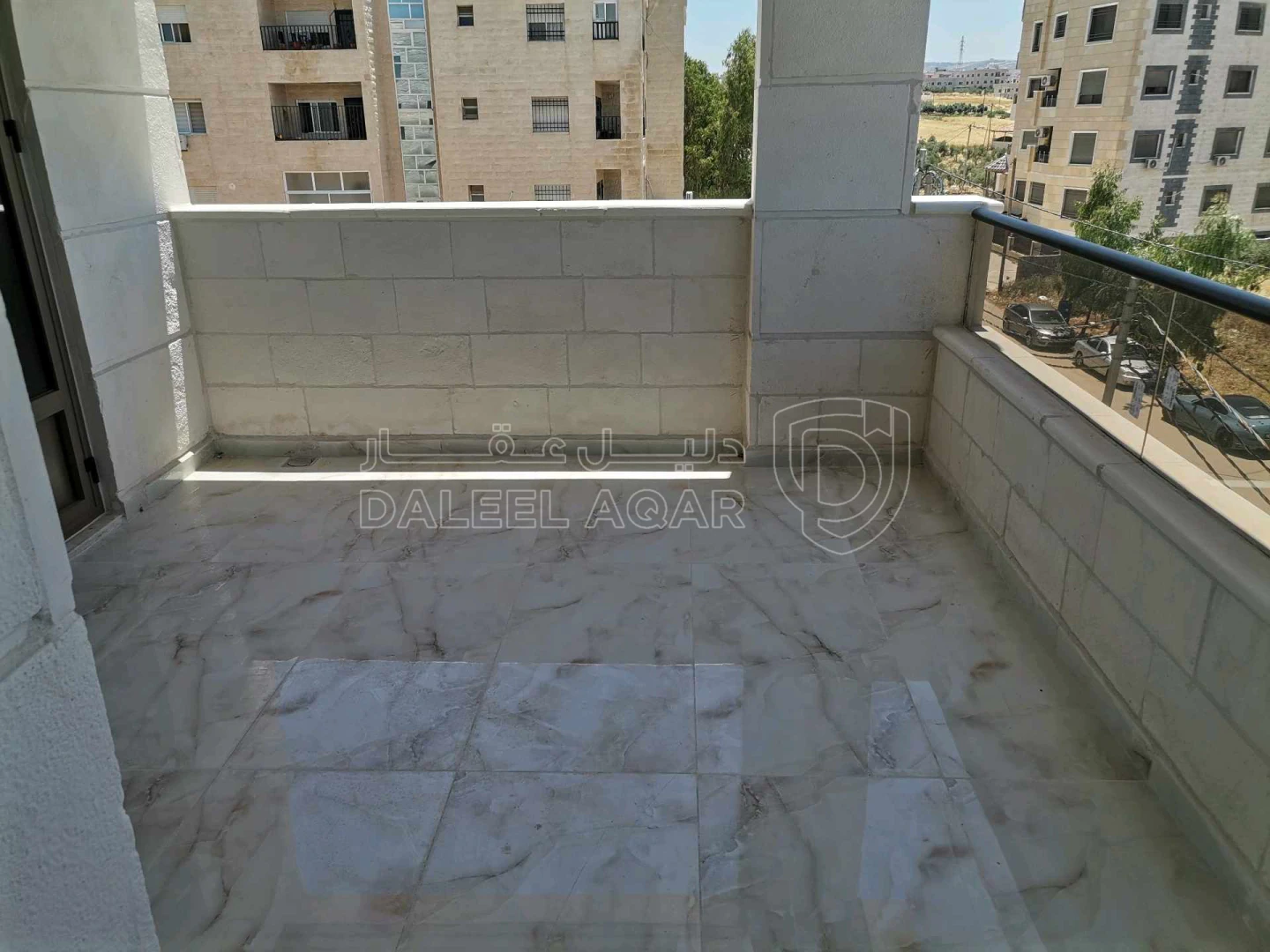 شقة في شارع البتراء مقابل بيت البن البرازيلي  - 95,000 دأ - صورة 1