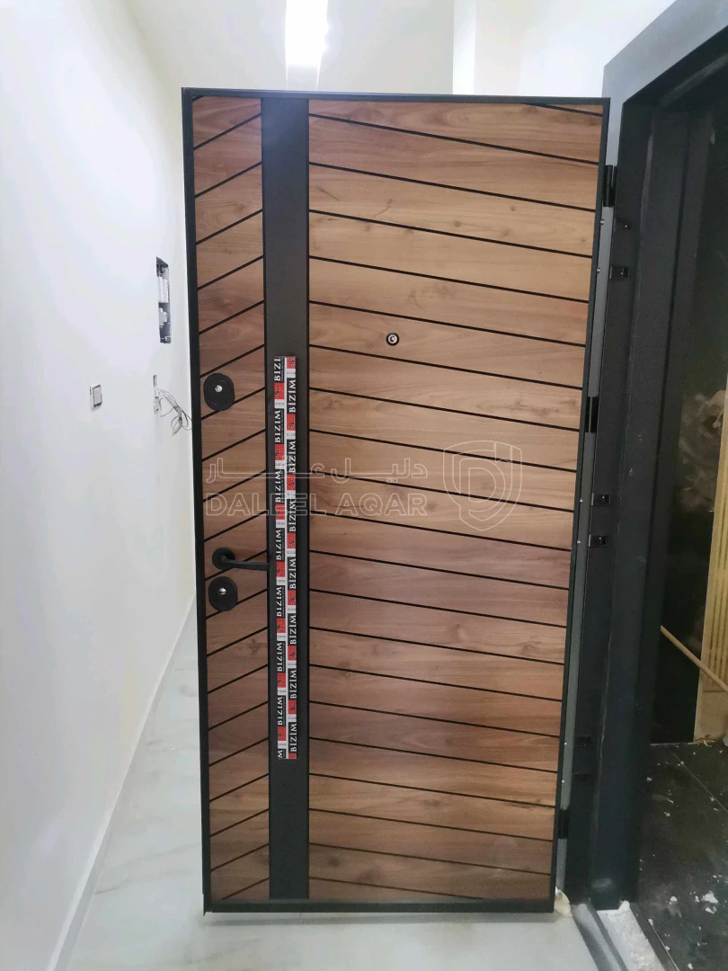 شقة في شارع البتراء مقابل بيت البن البرازيلي  - 95,000 دأ - صورة 1