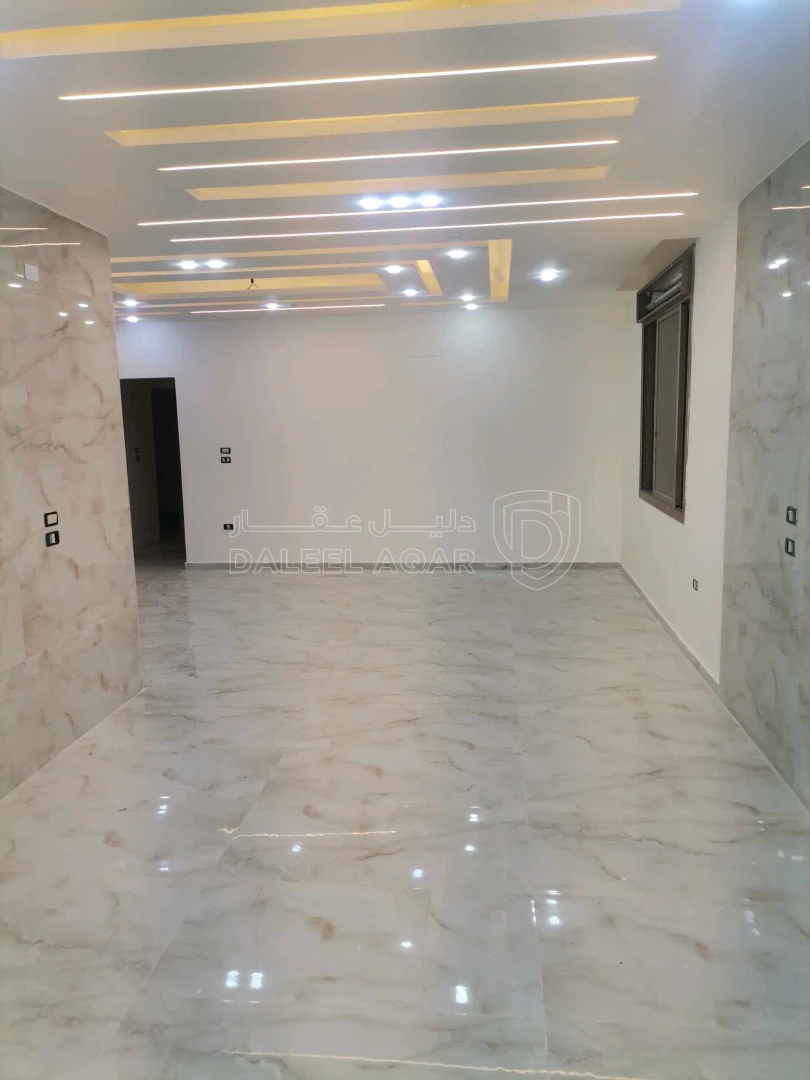 شقة في شارع البتراء مقابل بيت البن البرازيلي  - 95,000 دأ - صورة 1