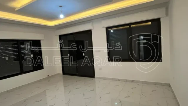 شقة - في ضاحية الياسمين تشطيب حديث طابق اول  - 57000 دأ