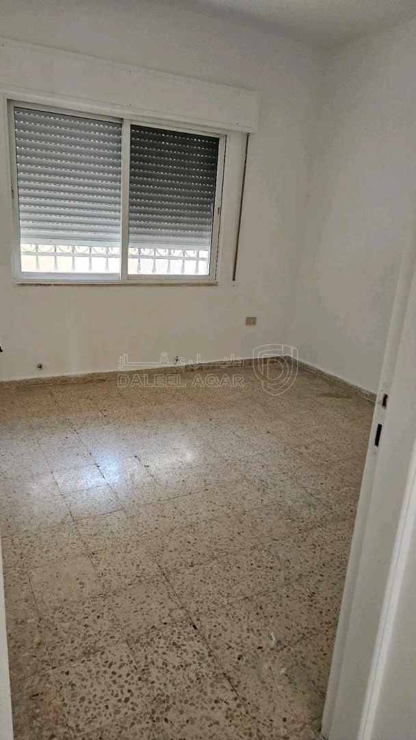 شقة في شقة في حي الزهور بسعر مغري جدا بداعي السفر  - 30,999 دأ - صورة 1