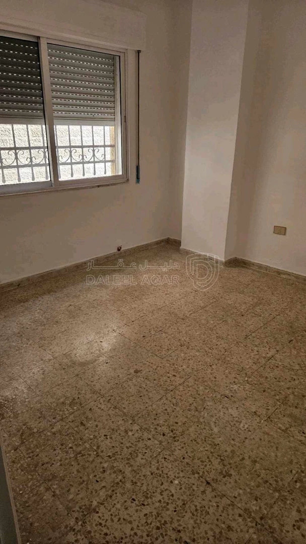 شقة في شقة في حي الزهور بسعر مغري جدا بداعي السفر  - 30,999 دأ - صورة 1