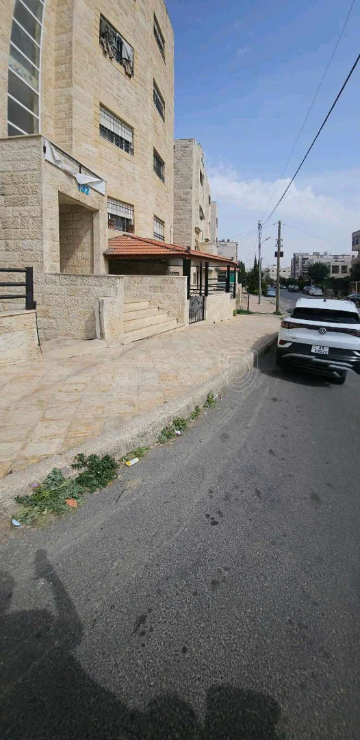 شقة في شقة في حي الزهور بسعر مغري جدا بداعي السفر  - 30,999 دأ - صورة 1