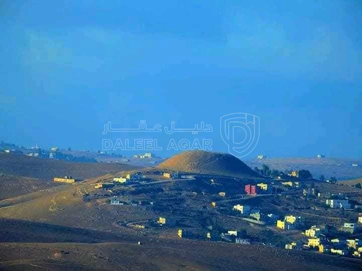 أرض في ارض ذات اطلالة  - 5,200 دأ - صورة 1