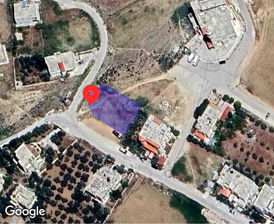أرض في الكرك، الصبحيات، اطلالة دائمة على شارعين، صخرية - 48,000 دأ - صورة 1
