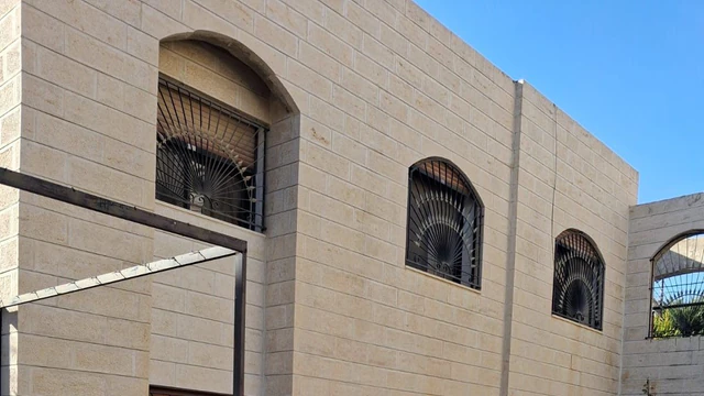 فيلا/منزل في مرج الحمام خلف طريق المطار إسكان السلطة - 370,000 دأ - صورة NaN