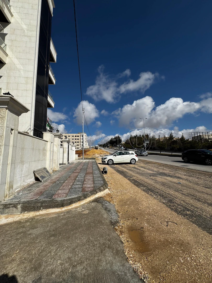 شقة في شقة أرضية استثمارية مقابل جامعة العلوم التطبيقية  - 73,000 دأ - صورة 1