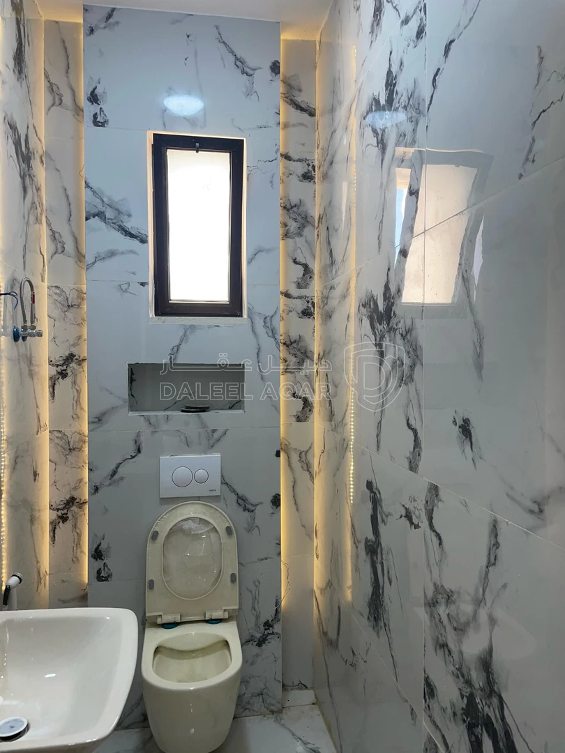 شقة في شقة أرضية استثمارية مقابل جامعة العلوم التطبيقية  - 73,000 دأ - صورة 1