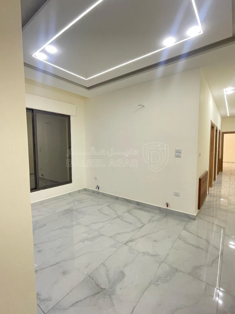 شقة في شقة أرضية استثمارية مقابل جامعة العلوم التطبيقية  - 73,000 دأ - صورة 1