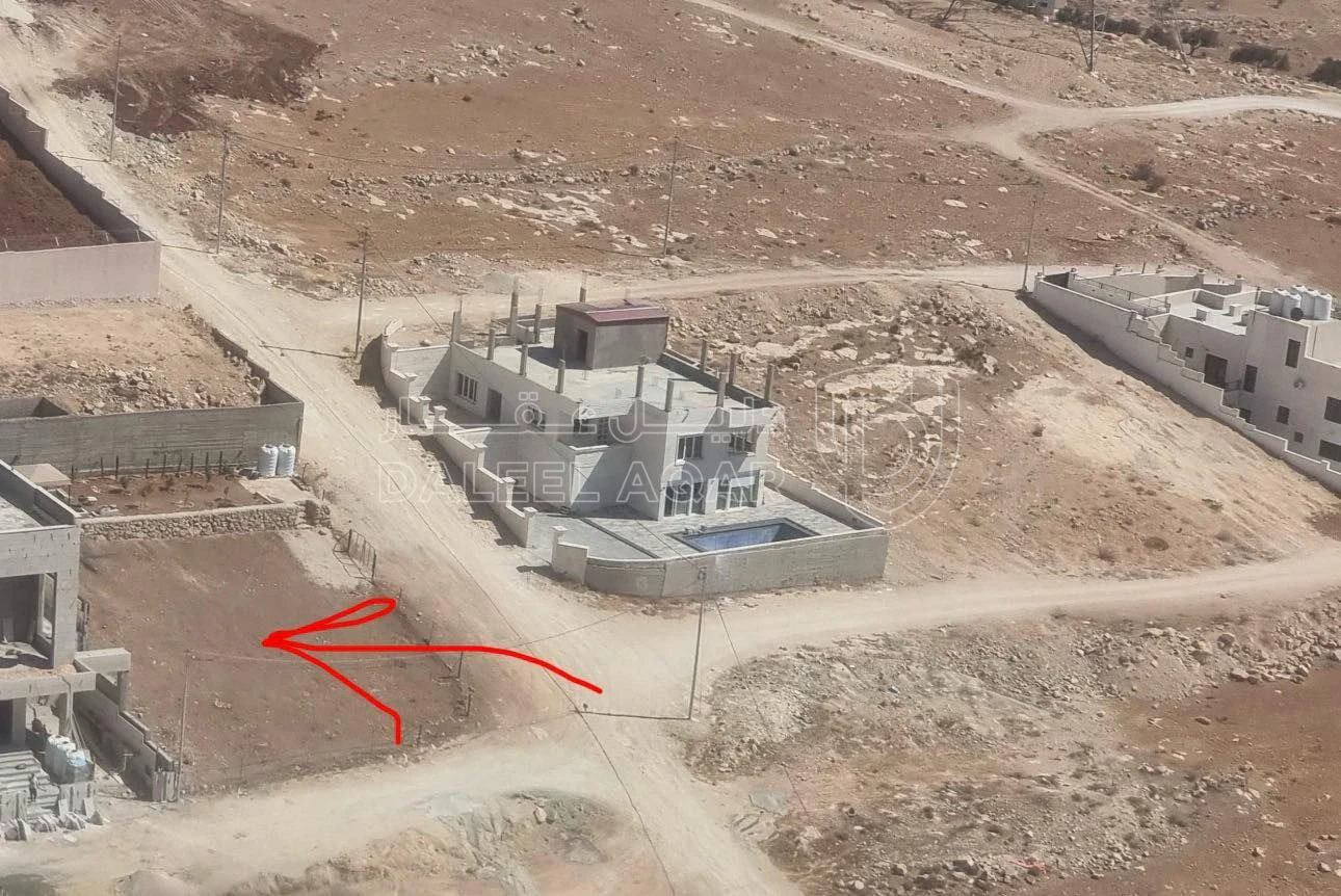 أرض في أم رمانة - شارع الأردن - بالقرب من مطاعم قصر الجبل - 88,000 دأ - صورة 1