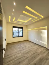 شقة - الحويطي خلف المدارس العالمية  - 130000 دأ