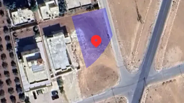 أرض في الرمثا وادي الشياح بجانب مسجد الشهيد على شارعين  - 55,000 دأ - صورة 1