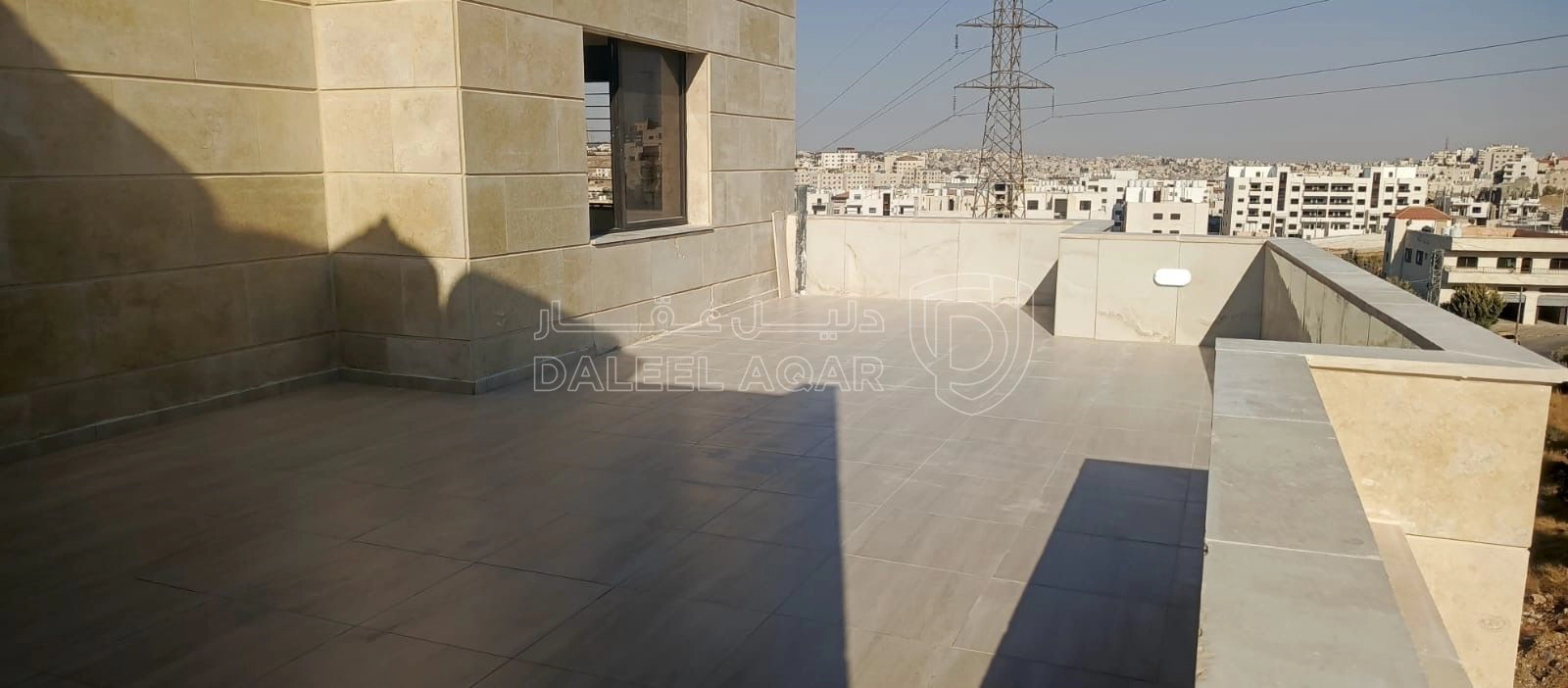 شقة في طابق اخير مع رووف في البنيات الجنوبي  - 92,000 دأ - صورة 1