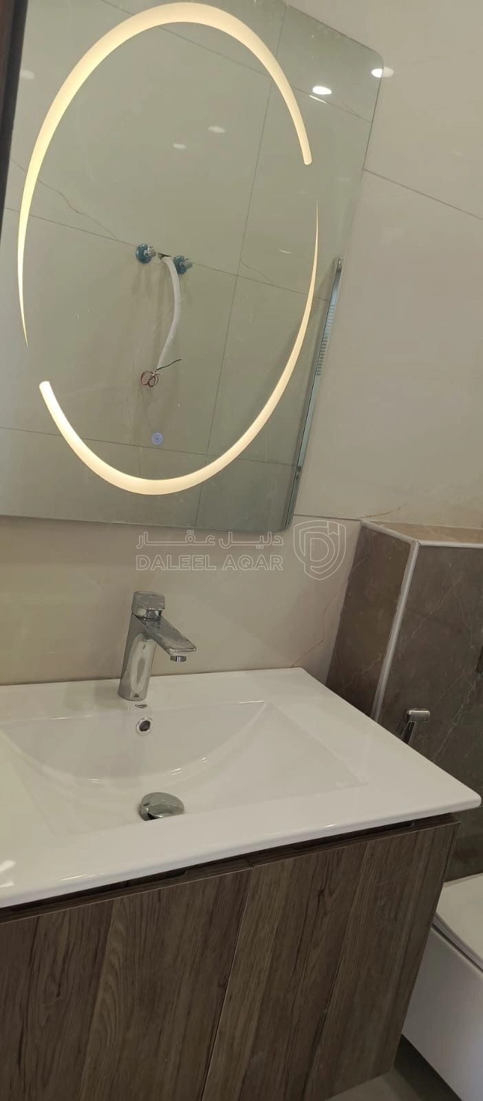 شقة في طابق اخير مع رووف في البنيات الجنوبي  - 92,000 دأ - صورة 1
