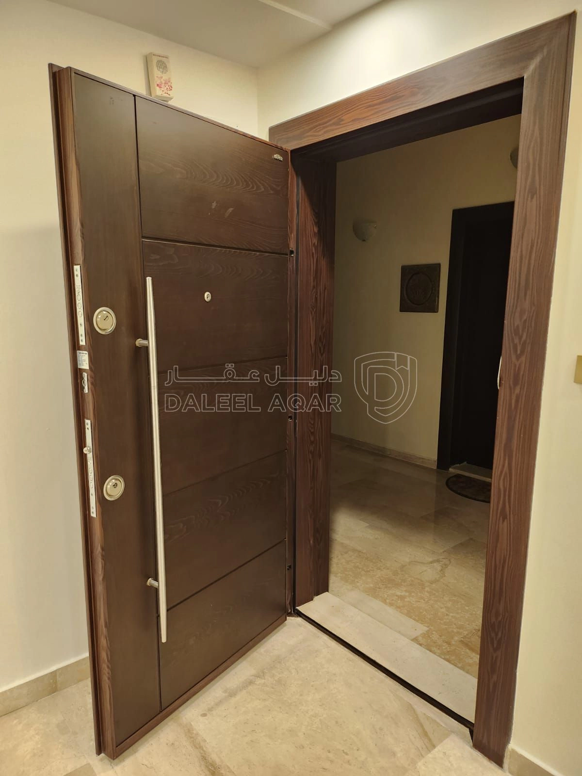 شقة في حي السهل مقابل كومباوند سرايا دير غبار  - 110,000 دأ - صورة 1