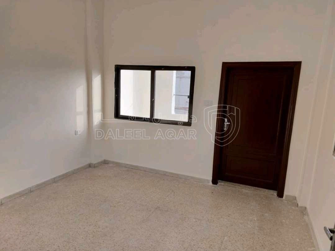 شقة في شارع عبد الكريم الحمدان خلف كازية المناصير - 22,500 دأ - صورة 1