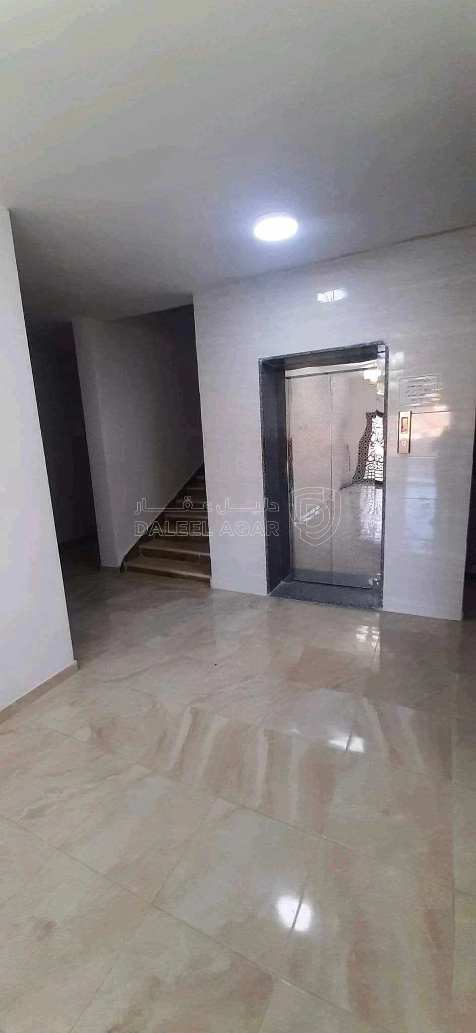 شقة في الطفيلة-العيص-خلف أسواق القيسي ومجمع عكاظ التجاري  - 32,000 دأ - صورة 1