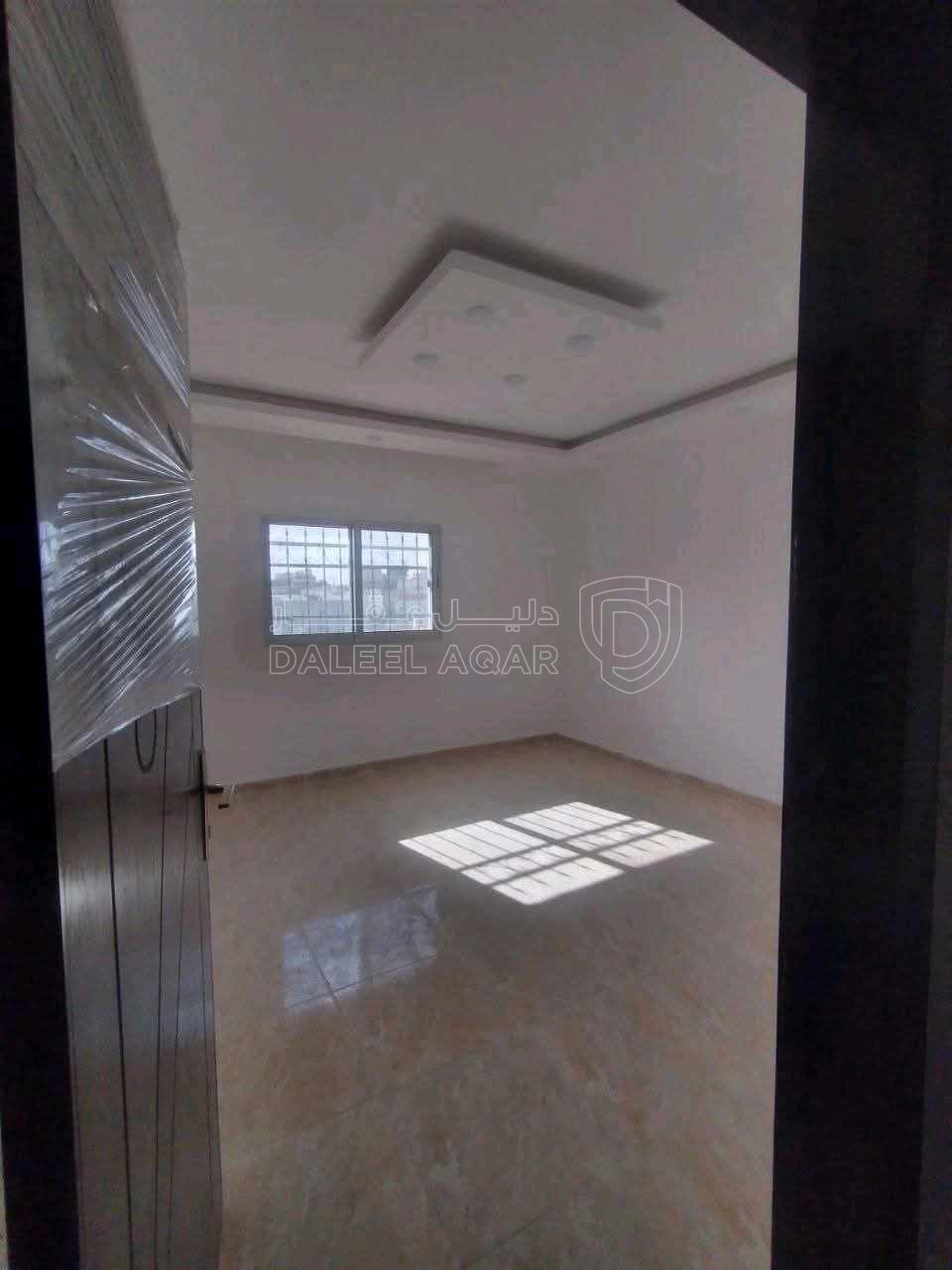 شقة في الطفيلة-العيص-خلف أسواق القيسي ومجمع عكاظ التجاري  - 32,000 دأ - صورة 1
