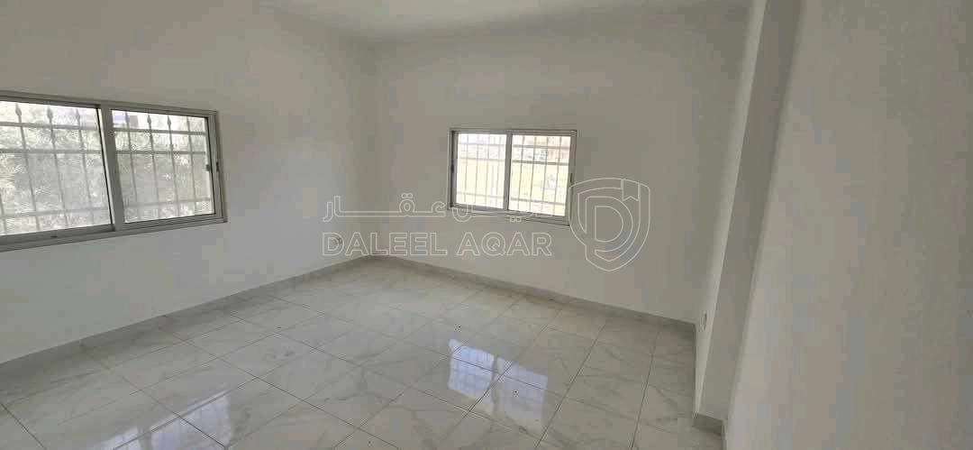 شقة في الطفيلة-العيص-خلف أسواق القيسي ومجمع عكاظ التجاري  - 32,000 دأ - صورة 1