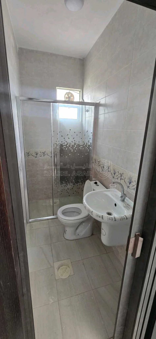 شقة في الطفيلة-العيص-خلف أسواق القيسي ومجمع عكاظ التجاري  - 32,000 دأ - صورة 1