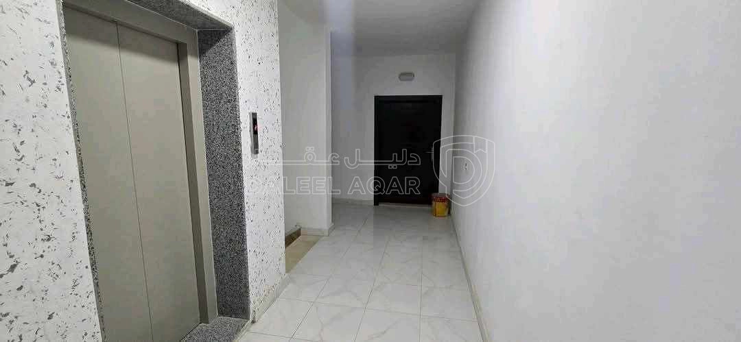 شقة في الطفيلة-العيص-خلف أسواق القيسي ومجمع عكاظ التجاري  - 32,000 دأ - صورة 1