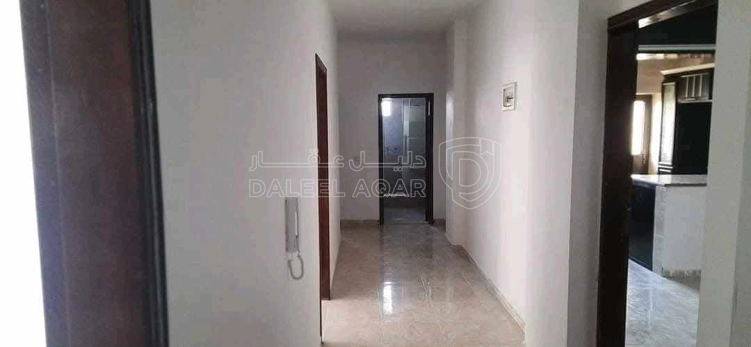 شقة في الطفيلة-العيص-خلف أسواق القيسي ومجمع عكاظ التجاري  - 32,000 دأ - صورة 1