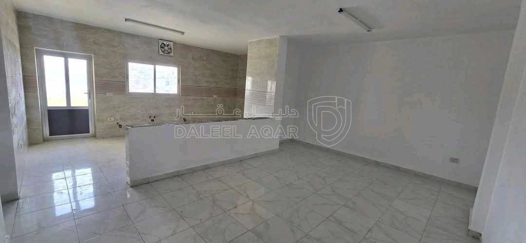 شقة في الطفيلة-العيص-خلف أسواق القيسي ومجمع عكاظ التجاري  - 32,000 دأ - صورة 1