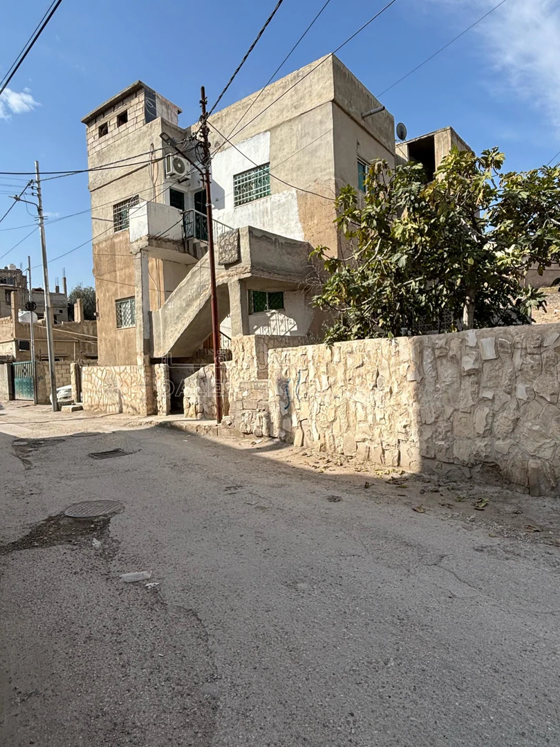 مبنى في الزرقاء-الزواهرة بالقرب من دوار الدلة - 45,000 دأ - صورة 1