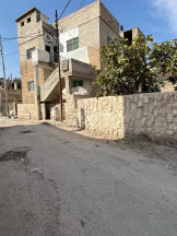 مبنى في الزرقاء-الزواهرة بالقرب من دوار الدلة - 45,000 دأ - صورة NaN