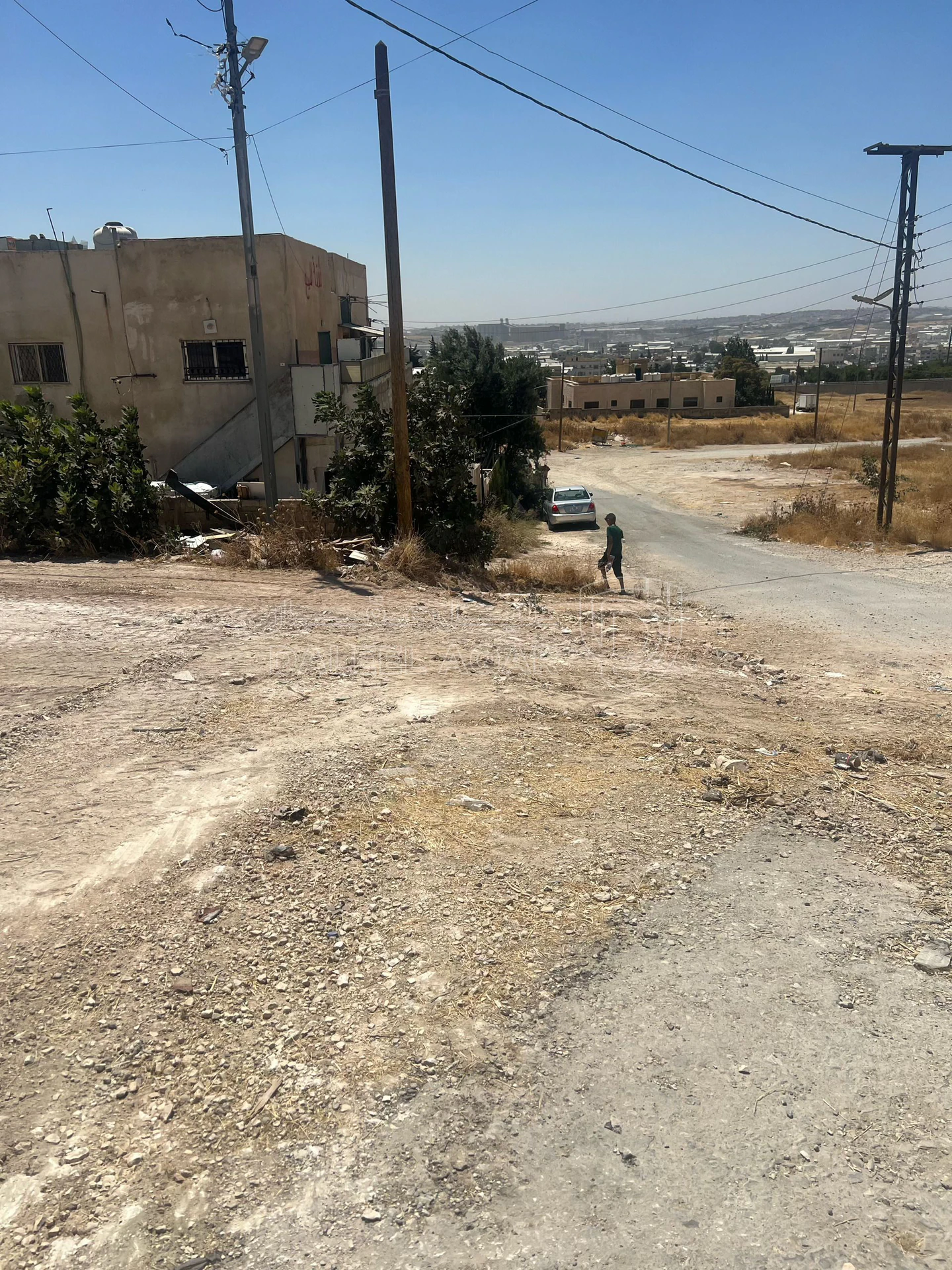 أرض في ارض للبيع مقابل جسر المرسيدس الرجيب علي ٣ شوارع - 53,000 دأ - صورة 3