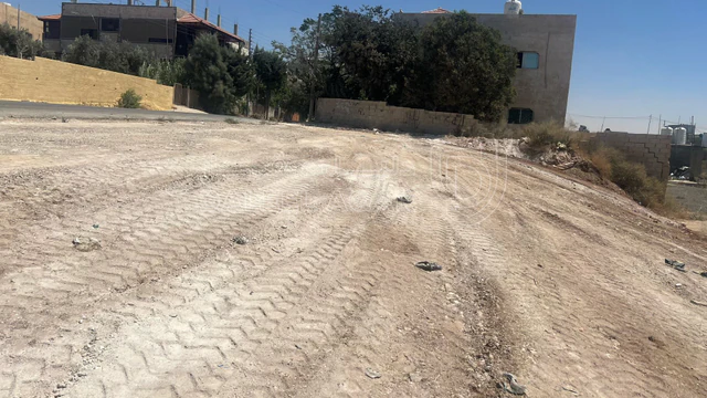 أرض في ارض للبيع مقابل جسر المرسيدس الرجيب علي ٣ شوارع - 53,000 دأ - صورة NaN