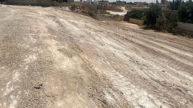 أرض في ارض للبيع مقابل جسر المرسيدس الرجيب علي ٣ شوارع - 53,000 دأ - صورة NaN