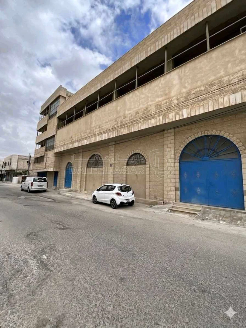 مبنى في الزرقاء،البتراوي، يبعد ١٠٠م عن شارع ال ٣٦ - 490,000 دأ - صورة 1