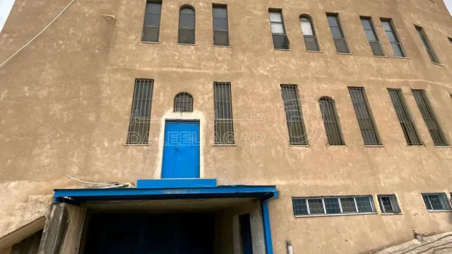 مبنى - الزرقاء،البتراوي، يبعد ١٠٠م عن شارع ال ٣٦ - 490000 دأ