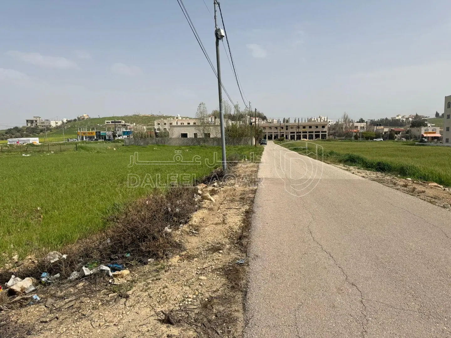 أرض في السرو مقابل مجمع العبدللات - 185,000 دأ - صورة 1