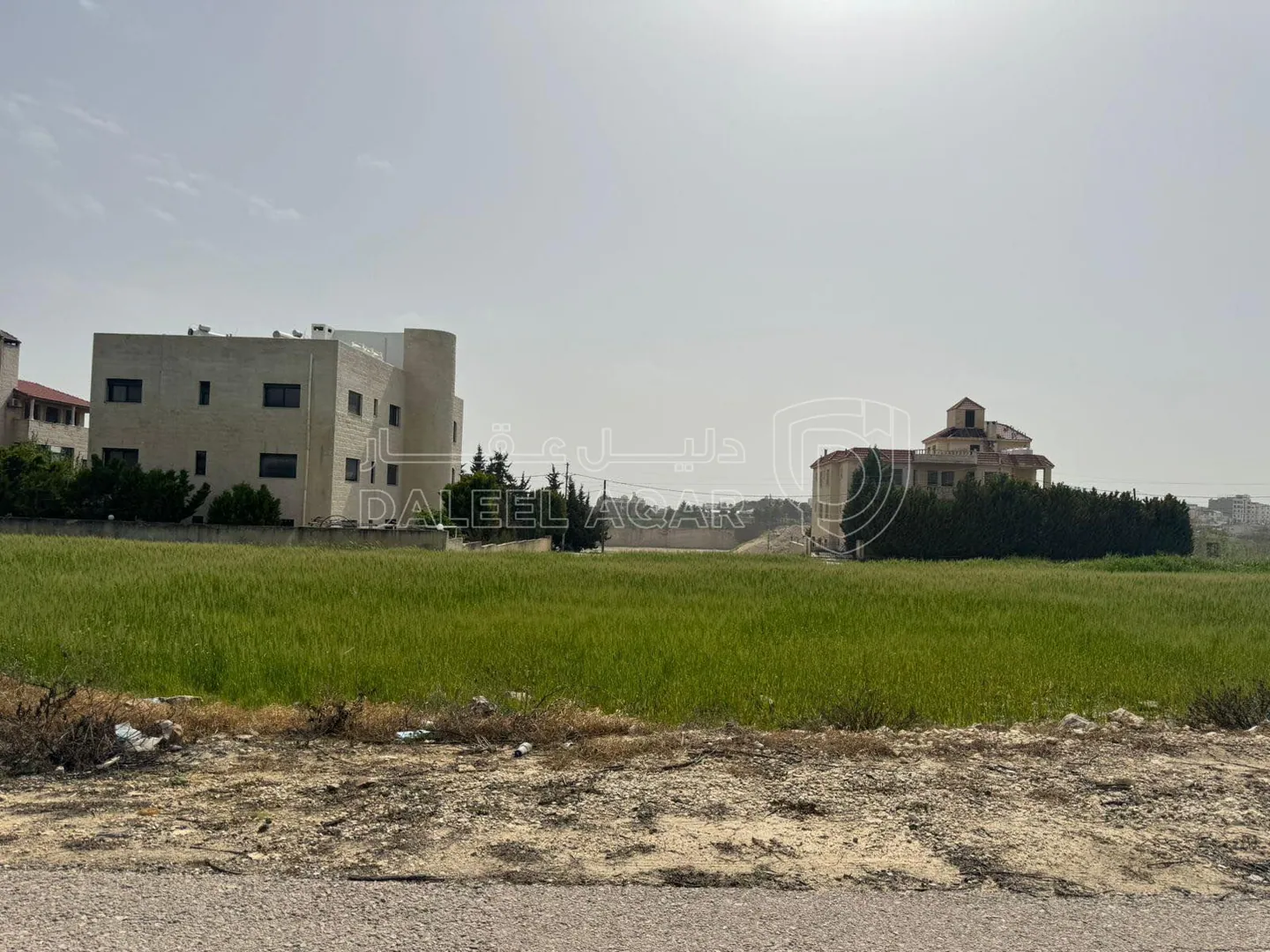 أرض في السرو مقابل مجمع العبدللات - 185,000 دأ - صورة 1