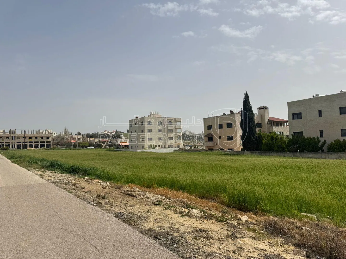 أرض في السرو مقابل مجمع العبدللات - 185,000 دأ - صورة 1