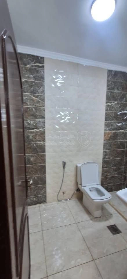 شقة في شقة للبيع طابق أول في منطقة جبيهة اشارات المنهل  - 52,000 دأ - صورة 1