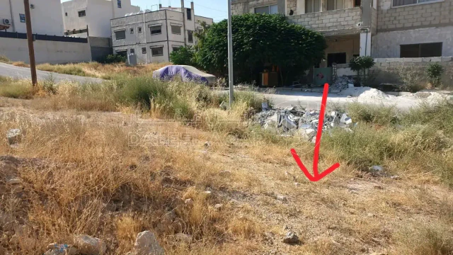 أرض في الزرقاء -ضاحية الأميرة هيا - قرب مسجد ربعي بن عامر - 20,000 دأ - صورة 1