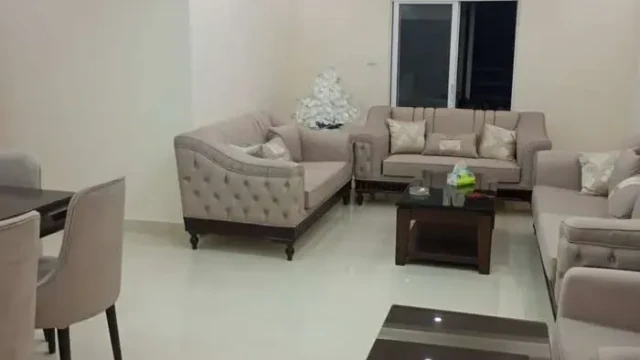 شقة - صويلح قرب مطعم الساخن  - 54000 دأ