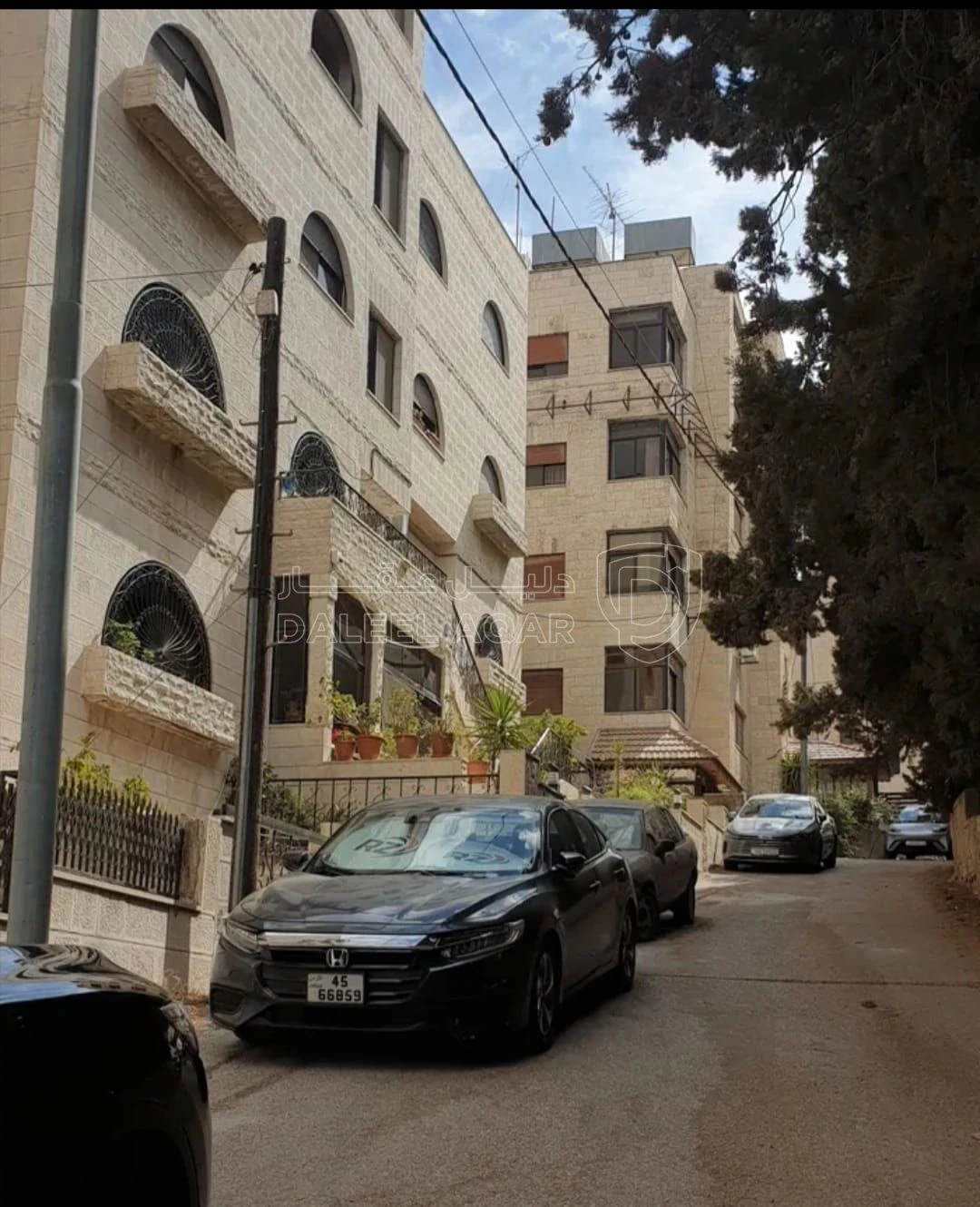 مبنى في معهد الرواد مقابل فندق روجينا - 400,000 دأ - صورة 4
